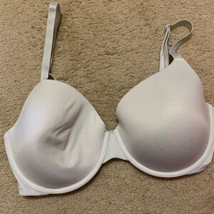 PINK Victoria's Secret Smooth White Bra Size 36DDD Like New.